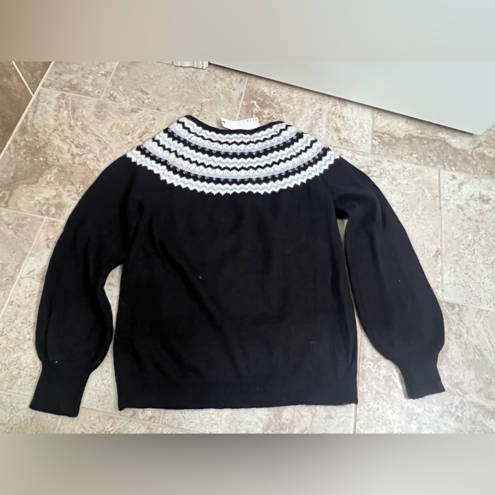 New! Elle Black and white sweater women’s XS